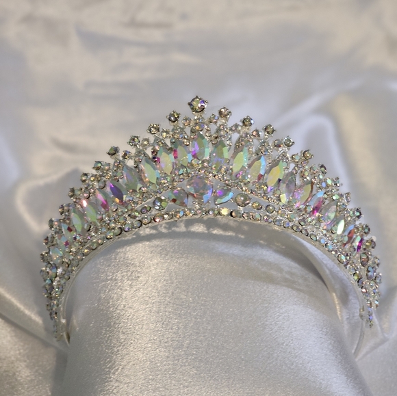 Shimmering Rhinestone Headpiece - Picture 2 of 3